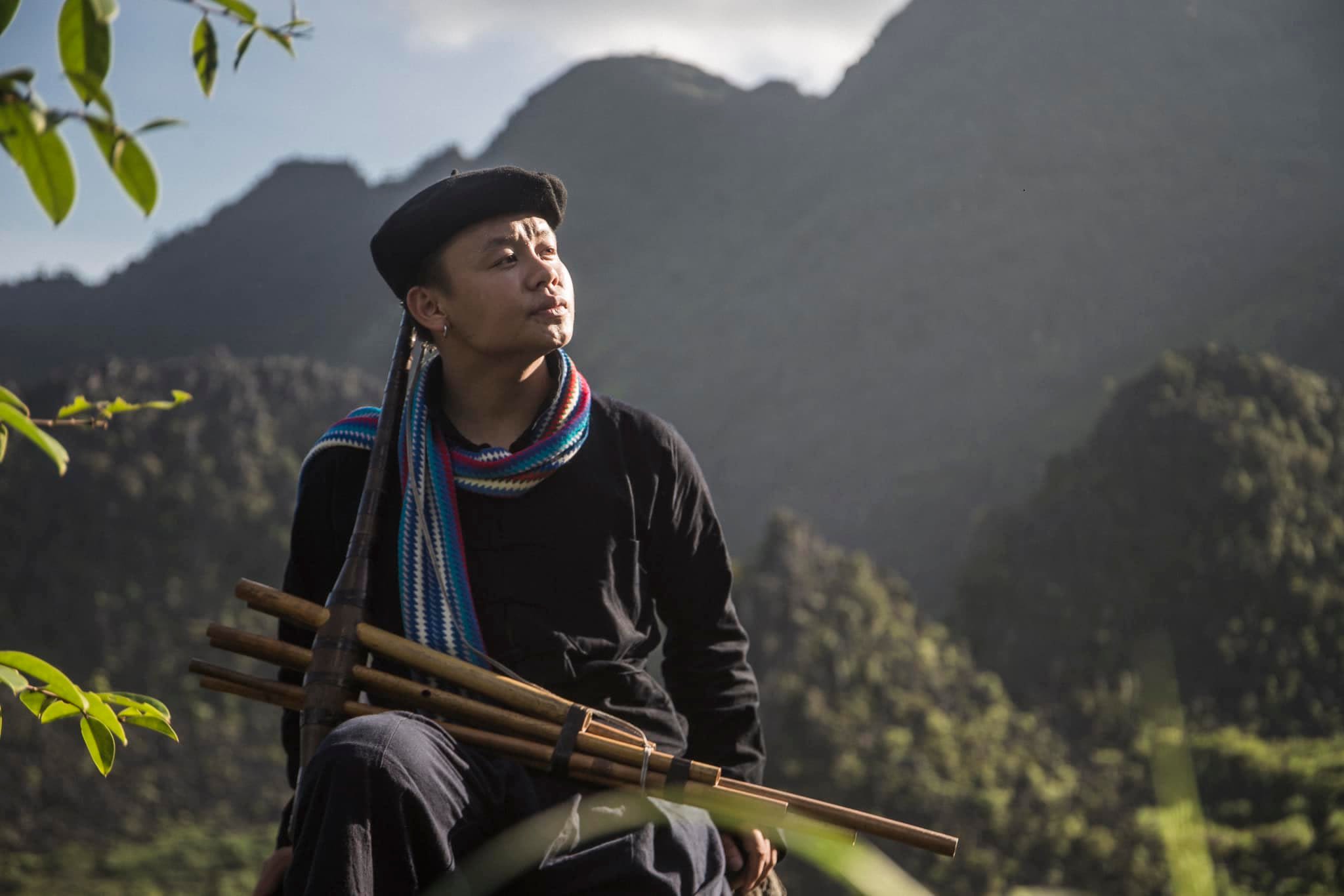 Vietnamese Hmong instrumentalist Ly Mí Cường.