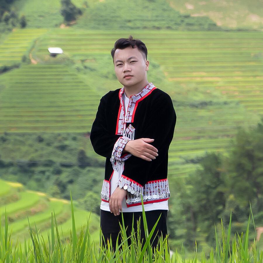 Vietnamese Hmong artist THEENG VANG. 